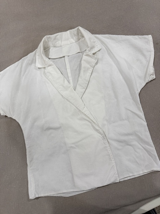 Tops - Minimalist White Wrap-Style Short Sleeve Top